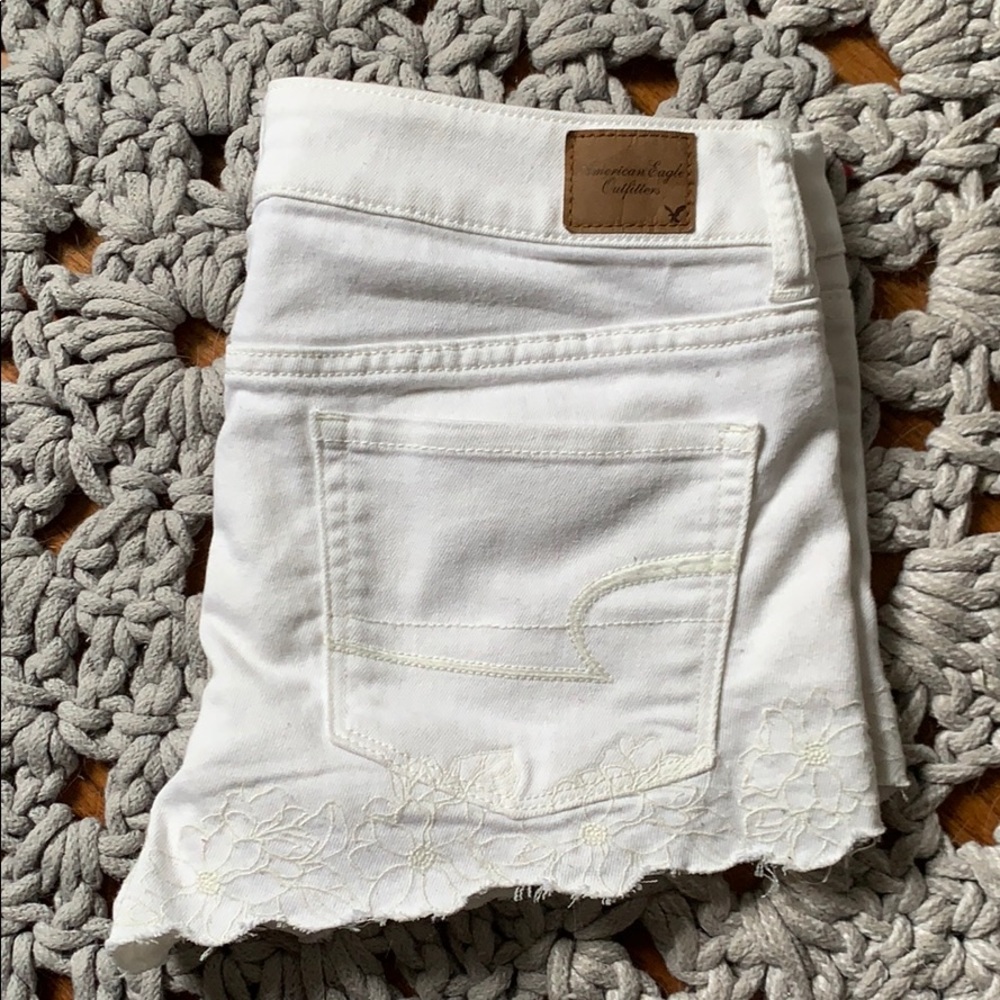 White AE flower detail shorts